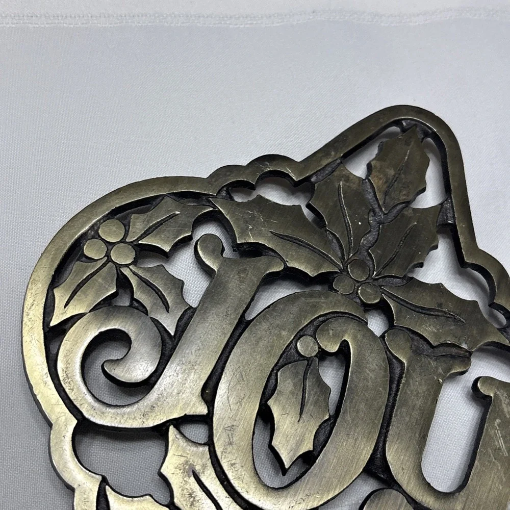Vintage Brass Look Holly & Joy Christmas Trivet / Wall Plaque - Picture 4 of 9